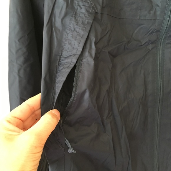 The North Face Rain Wind Shell Jacket NWT - Picture 4 of 11